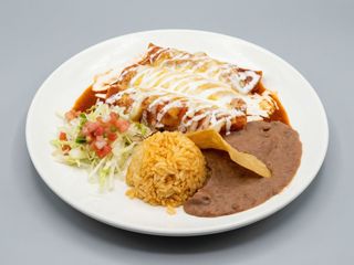 Enchiladas Rojas Con Arroz Y Frijoles