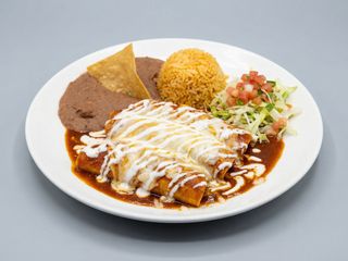 Enchiladas Verdes Con Arroz Y Frijoles