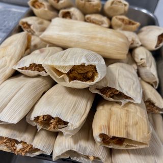 Tamal de pollo en salsa verde