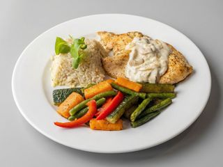 Filete De Pollo En Salsa Con Champiñones