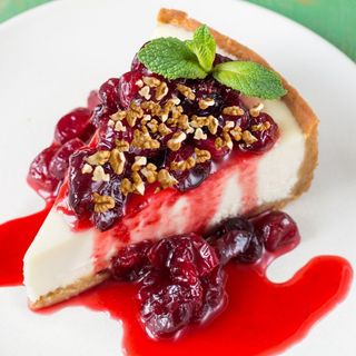 Tarta De Queso Con Salsa Frambuesa Y Nueces