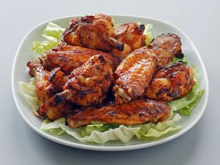 Alitas Con Patatas Fritas (Ración)