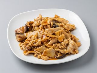 Pollo Con Bambú Y Setas Chinas