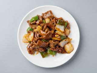 Ternera Con Pimientos Y Alubias Negra