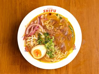 Curry Beef Ramen (200 G.)