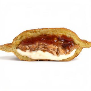 YUNA PULLED PORK CON BBQ Y SALSA 4 QUESOS