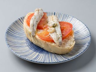 Pincho de Boquerones En Vinagre con tomate
