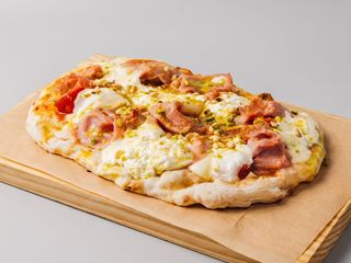 Burrata, mortadel·la i pesto de pistatxo 