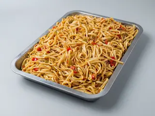 Media Ración De Tallarines Asiáticos Con Verduras