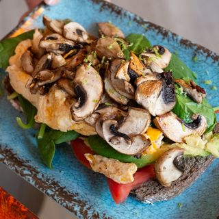 Tostada De Espinacas Frescas