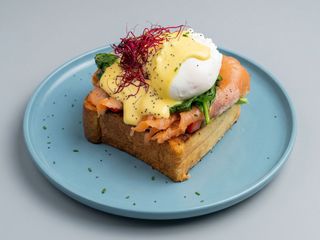 Huevos Benedict Con Salmón