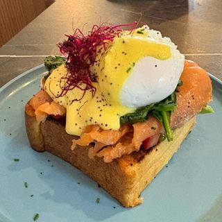 Huevos Benedict Con Salmón