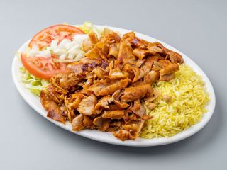 Pollo Con Arroz Y Ensalada