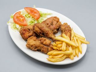 5 Piezas De Pollo + Ensalada + Patatas