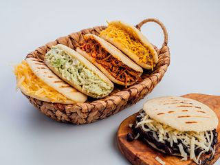 Arepa de jamón y queso