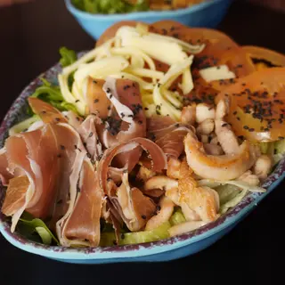 Ensalada pollo&serrano