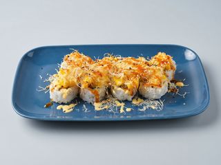 93F. Mango Cali Roll De Langostino Aguacate Y Pepino Con Fideo (8 Pzs.)