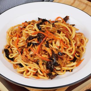 N12. Lamian con Pollo al Estilo Yuxiang