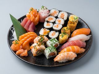 Maki De Salmón (8 Uds.)