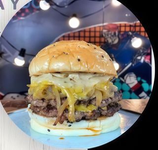 Burger De Carne Con Cebolla Y Queso