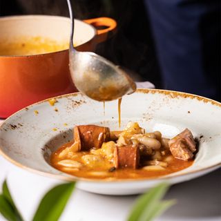 Fabada Asturiana Con Su Compango
