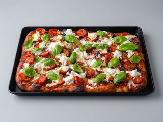 Pizza Stracciatella Y Pesto De Albahaca (8 Porciones)