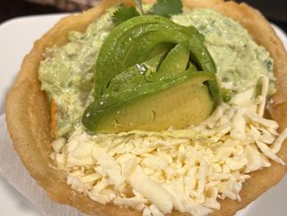 Arepa Reina en la canasta bollw