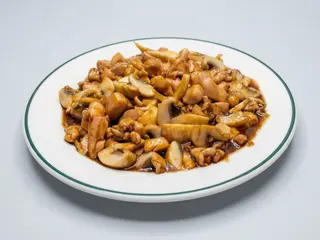 56. Pollo Con Champiñones