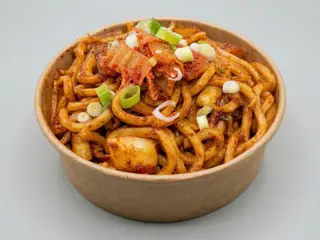 Udon salteado con kimchi