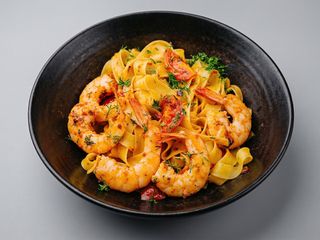 Fettuccine Al ajillo Y Gambas