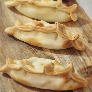 Empanadilla Argentina de pollo y puerros (artesana)