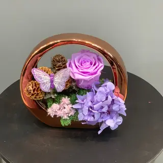 Centro con rosa preservada ( color lavanda ) 