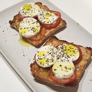 Tostada Caprese (Pan Cristal o Pan Semillas)