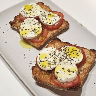Tostada Caprese (Pan Cristal o Pan Semillas)