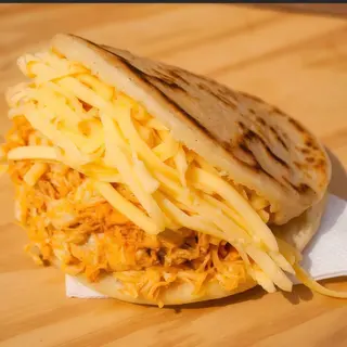 Arepa De Pollo Y Queso (1 Ud.)