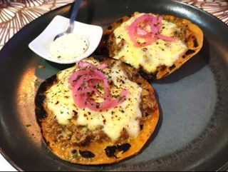 Volcanes De Cochinita Pibil (2 pzs.)