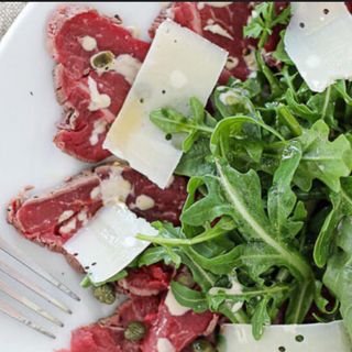 Carpaccio de ternera con picos