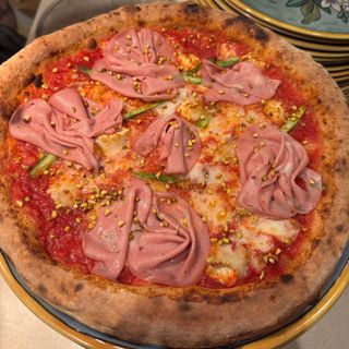 Pizza Mortadella e pistacho