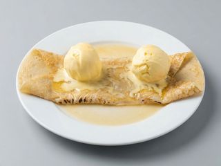 Crepe Grand Marnier Y Helado De Vainilla (2 Bolas)