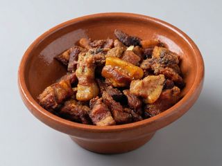 Chicharrones cartucho grande de 400 gramos.