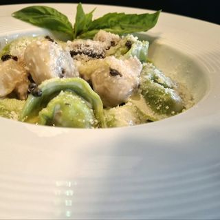 Capelettis rellenos de ricotta y espinaca 