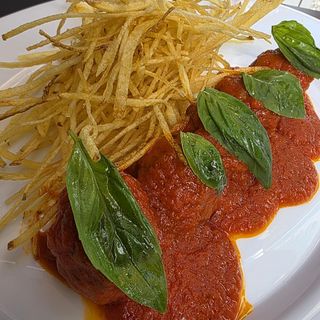 Àlbondiga con Papas Fritas