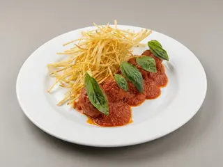 Àlbondiga con Papas Fritas