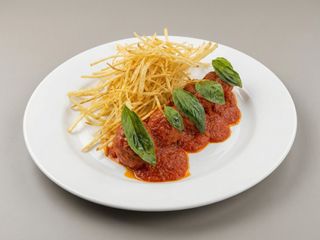 Àlbondiga con Papas Fritas