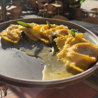 Raviolis de burrata y tomate