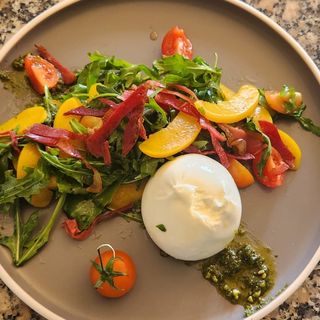 Ensalada de burrata