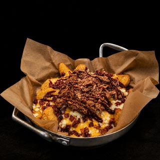Patatas Gajo con PULLED PORK BBQ y cheddar salsa y bacon