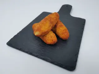 Croquetas de queso de cabra y cebolla caramelizada