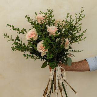 Ramo de 6 rosas de color rosa premium