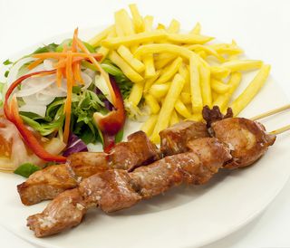 Plato De Pinchito De Pollo Con Patatas